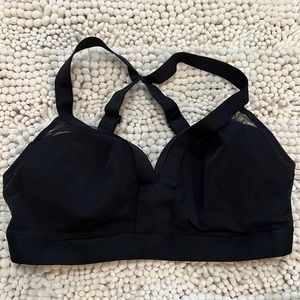 Le Mystere Sports Bra**RARE**(34-36 C/D)